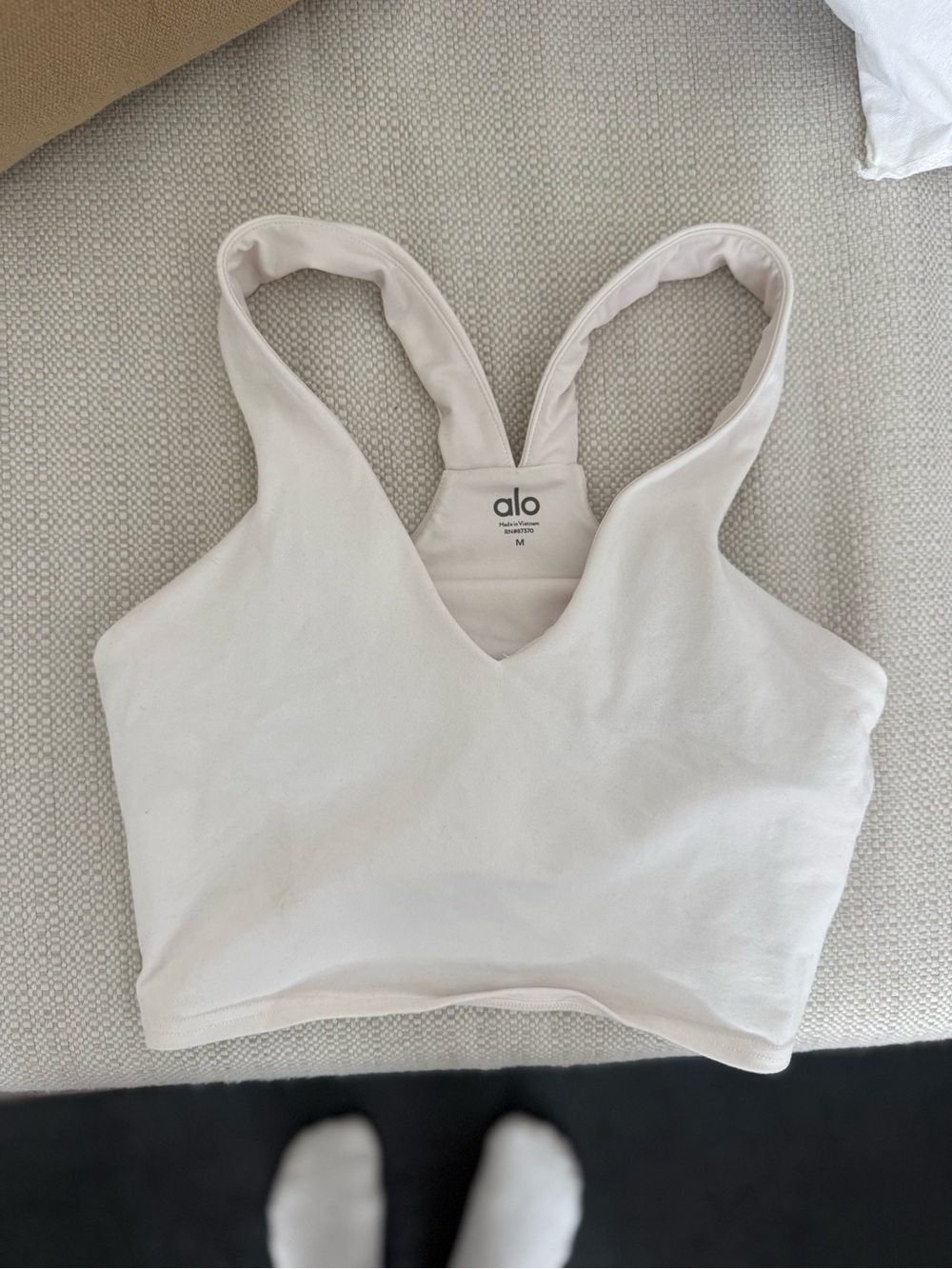 ALO Yoga Cream V-Neck Racerback Sports Bra
